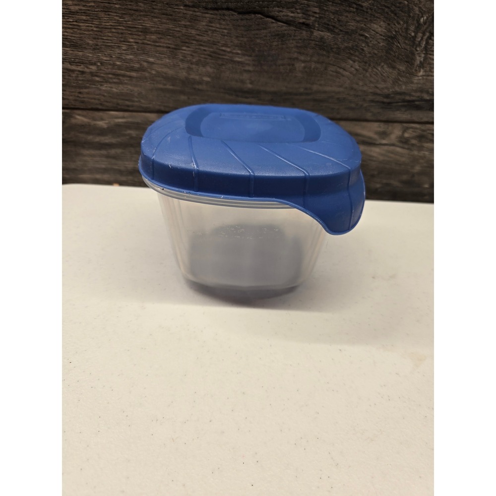 Rubbermaid Servin Saver Square Food Storage Container Blue Lid 553L 2 Clear